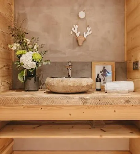 Isabella By Brennus *